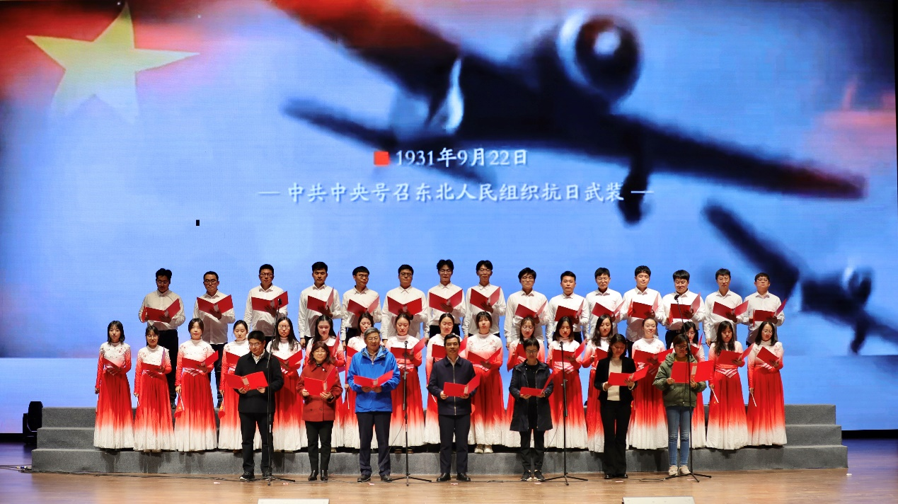 教师代表队合唱《没有共产党就没有新中国》.png