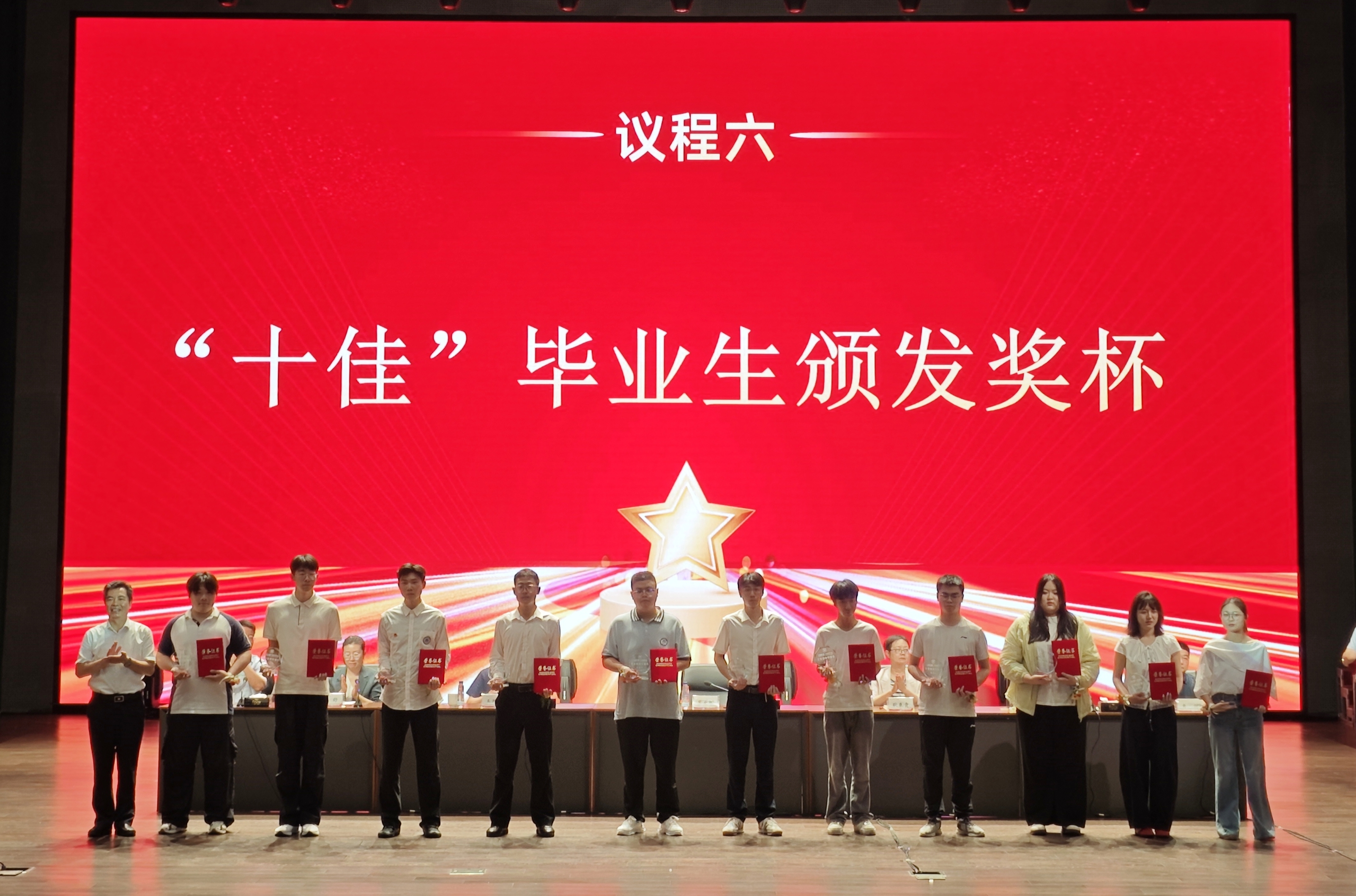 4书记.jpg 4书记.jpg